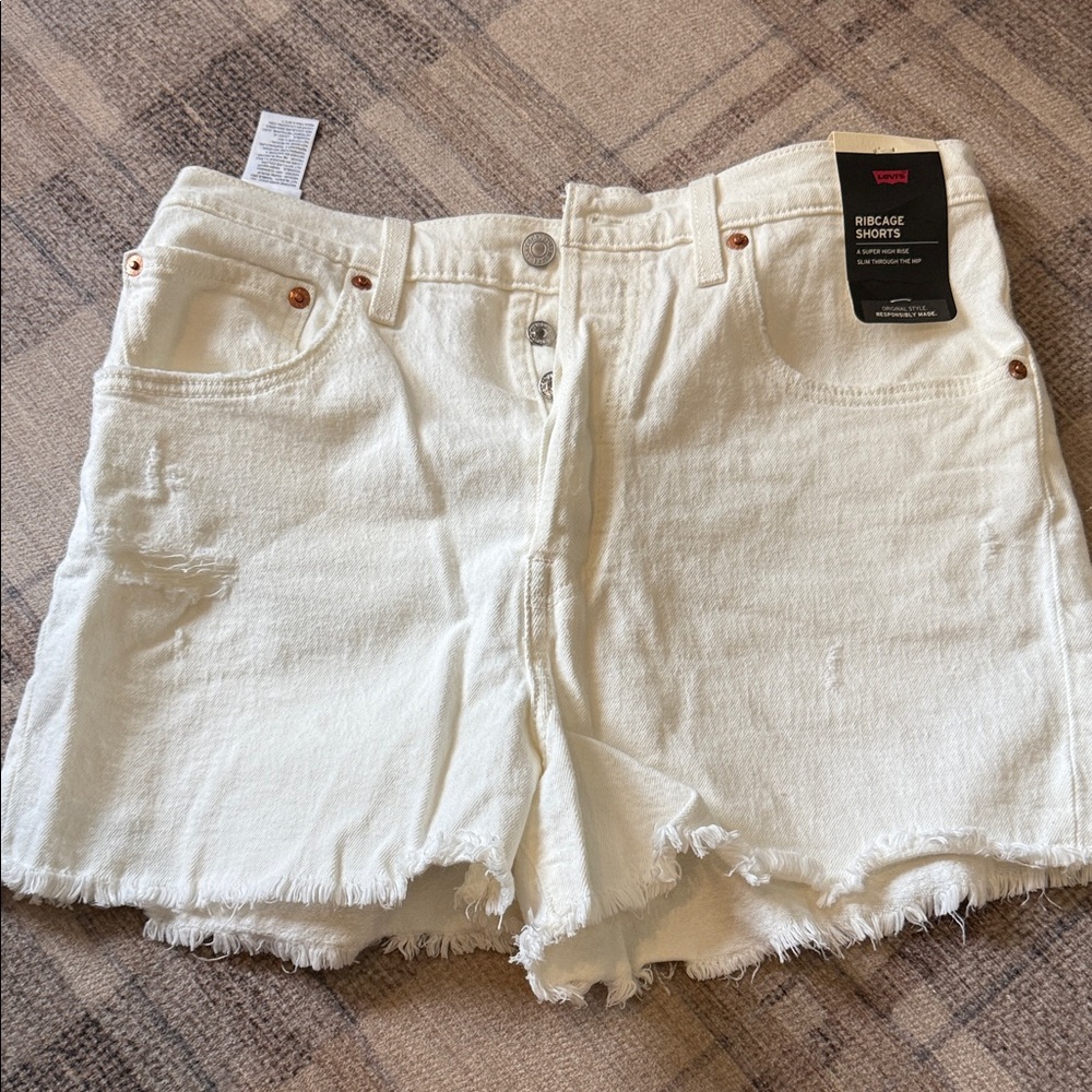 NWT Levi's Women's Cream Jean Shorts